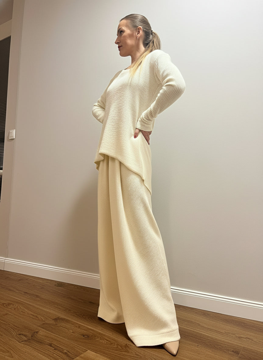 Svetlý úpletový set