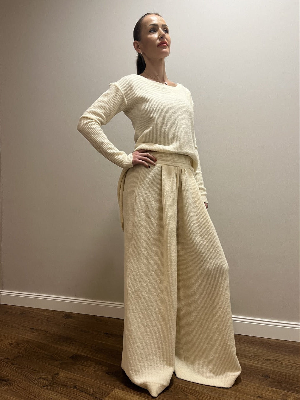 Svetlý úpletový set